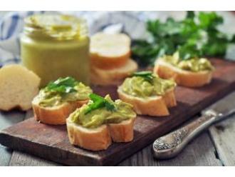 Crostini z pesto