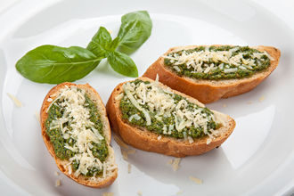 Grzanka z pesto bazyliowym