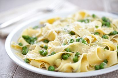 tagliatelle-z-groszkiem-i-suszonymi-pomidorami