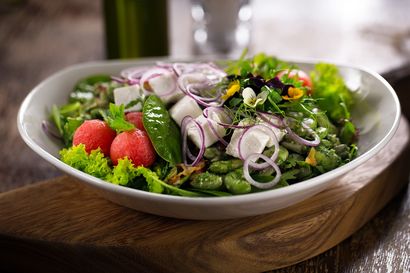 salatka-z-bobikiem-serem-feta-i-pomidorami-koktajlowymi