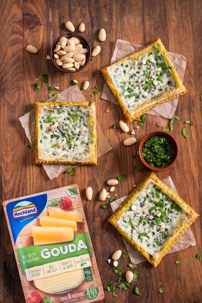 kwadraty-z-pesto-i-serem-gouda